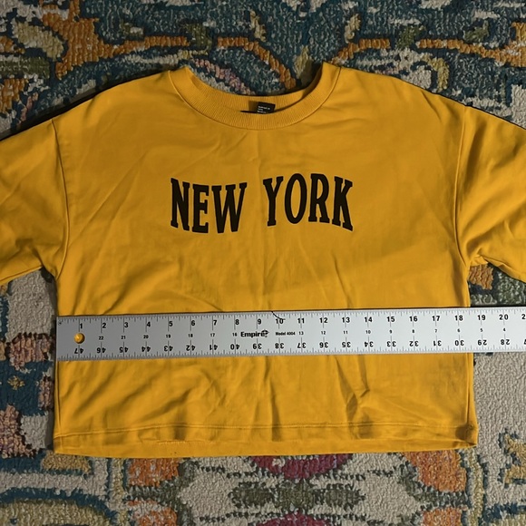 New York Taxi Style Crop Sweater - Picture 4 of 5
